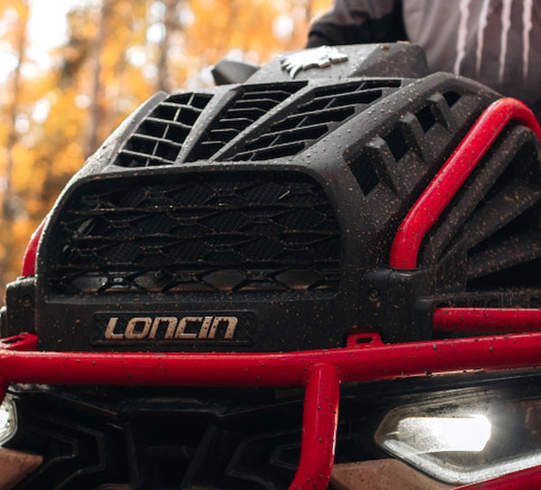 Iškeltas radiatorius ir įsiurbimas